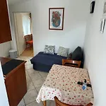 Zora Apartmán Nin