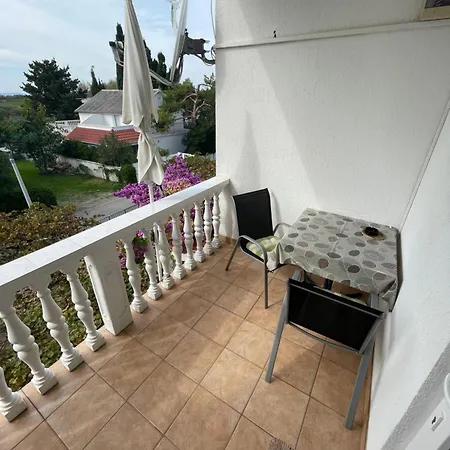 Zora Appartement Nin